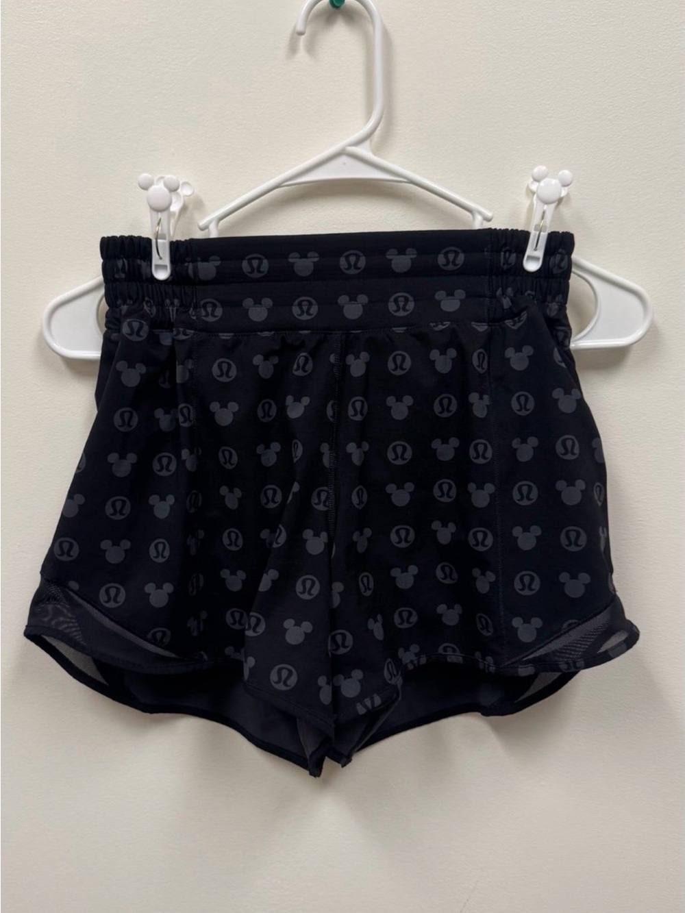 Disney x lululemon
*Hotty Hot High-Rise
Short 4" Disney Classic Pink / Size 2